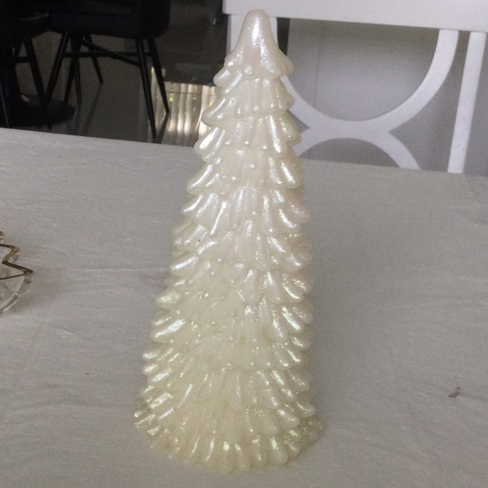 Holiday Candle Impression White Iridencent  Christmas Tree that lights